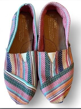 Tom’s Rainbow/Multi-Colored Tribal Print Women’s Class Alpargatas Shoes Size W5